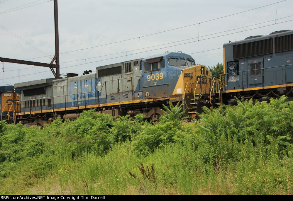 CSX 9039 on M404